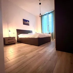 Kibilu - Via Valtellina - Quartiere Isola - Stazione Garibaldi - Monumentale - Vicinanze Brera Milano